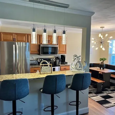 2 Brand New King Size Beds 2 Full Baths Condo!